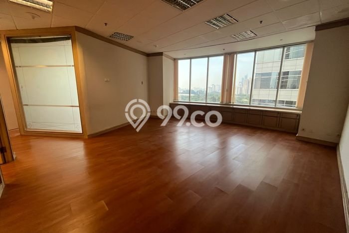 Unit Kantor Disewakan di Sudirman di Area Ramai & Strategis Unit Kantor Disewakan di Sudirman di Area Ramai & Strategis