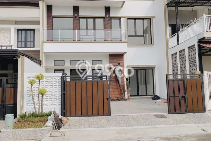 Ready to Use! Luxury House LT 198m2 Desain Modern di BSD Nusaloka Ready to Use! Luxury House LT 198m2 Desain Modern di BSD Nusaloka