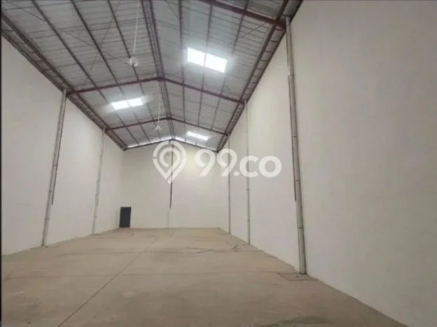 Unit Gudang Disewakan di Kapuk Kamal di Area Ramai & Strategis Unit Gudang Disewakan di Kapuk Kamal di Area Ramai & Strategis