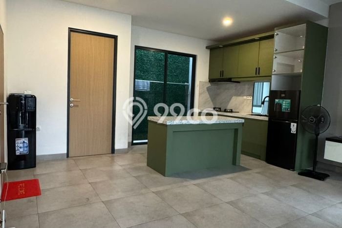 Disewakan! Rumah 4 Kamar Tidur &
2 Kamar Mandi di BSD, Tangerang Disewakan! Rumah 4 Kamar Tidur &
2 Kamar Mandi di BSD, Tangerang