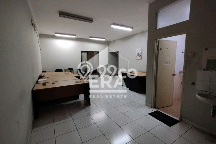 Unit Ruko Disewakan di Gatot Subroto di Area Ramai & Strategis Unit Ruko Disewakan di Gatot Subroto di Area Ramai & Strategis