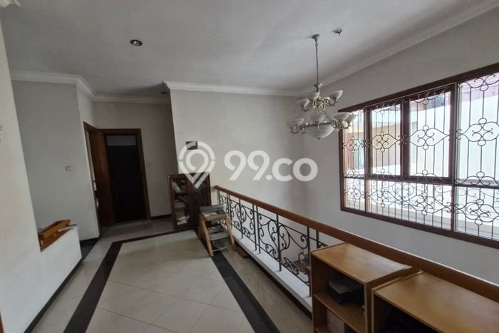 Rumah Mewah Siap Huni LT 240m2 di Sukolilo, Surabaya Rumah Mewah Siap Huni LT 240m2 di Sukolilo, Surabaya