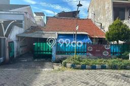 Jual Rumah Bagus Siap Huni LB 150m2 di Tenggilis Mejoyo, Surabaya Jual Rumah Bagus Siap Huni LB 150m2 di Tenggilis Mejoyo, Surabaya