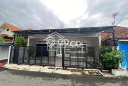 Rumah Nyaman di Semarang Barat, 1 KM, Lingkungan Tenang, Luas 200m² Bangunan 160m² Rumah Nyaman di Semarang Barat, 1 KM, Lingkungan Tenang, Luas 200m² Bangunan 160m²