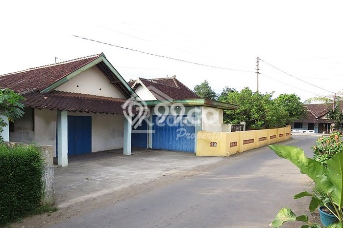 Lahan Dijual Lokasi Karanganyar, Karanganyar dengan Luas Tanah 300m2 dan Status SHM Lahan Dijual Lokasi Karanganyar, Karanganyar dengan Luas Tanah 300m2 dan Status SHM