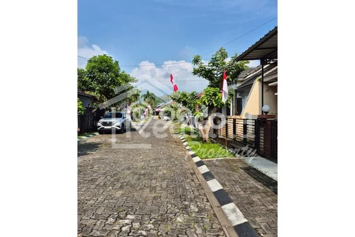 Hunian Cantik Modern Lb 200m2 di Ungaran Timur, Semarang Hunian Cantik Modern Lb 200m2 di Ungaran Timur, Semarang