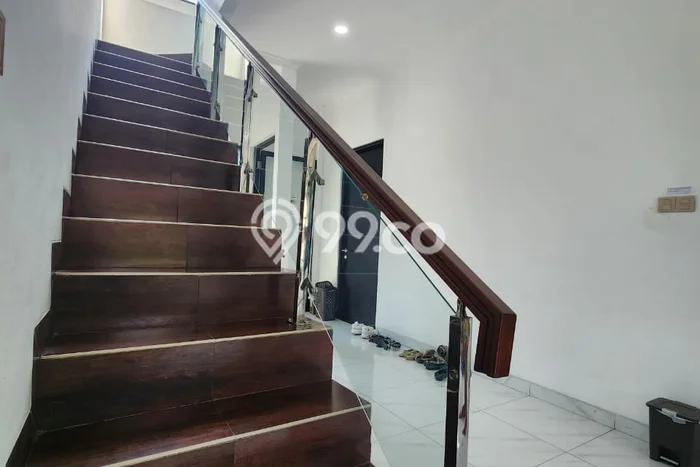 Unit Kost Dijual di BSD dengan 24 Kamar Tidur & Luas Bangunan 750m2 Unit Kost Dijual di BSD dengan 24 Kamar Tidur & Luas Bangunan 750m2