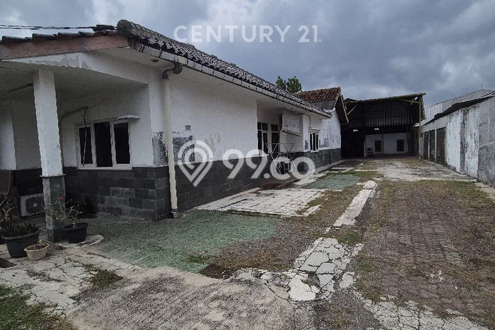 Unit Gudang disewakan di Plumbon Cirebon dengan LT 2400m2 / LB 2200m2 Unit Gudang disewakan di Plumbon Cirebon dengan LT 2400m2 / LB 2200m2