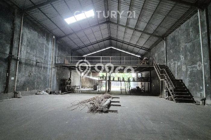 Unit Gudang disewakan di Plumbon Cirebon dengan LT 2400m2 / LB 2200m2 Unit Gudang disewakan di Plumbon Cirebon dengan LT 2400m2 / LB 2200m2