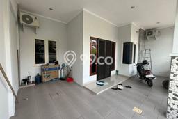 For Sale Rumah 4 Kamar Lokasi Strategis Nyaman dan Strategis di Rungkut For Sale Rumah 4 Kamar Lokasi Strategis Nyaman dan Strategis di Rungkut