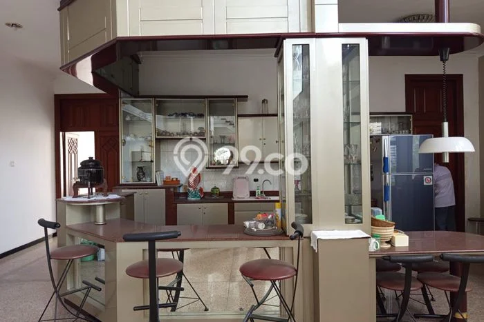 Kantor untuk Disewa di Pusat Surabaya Luas Bangunan 1000m2 Kantor untuk Disewa di Pusat Surabaya Luas Bangunan 1000m2