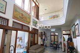 Rumah Mewah Akses Mudah di Surabaya Rumah Mewah Akses Mudah di Surabaya