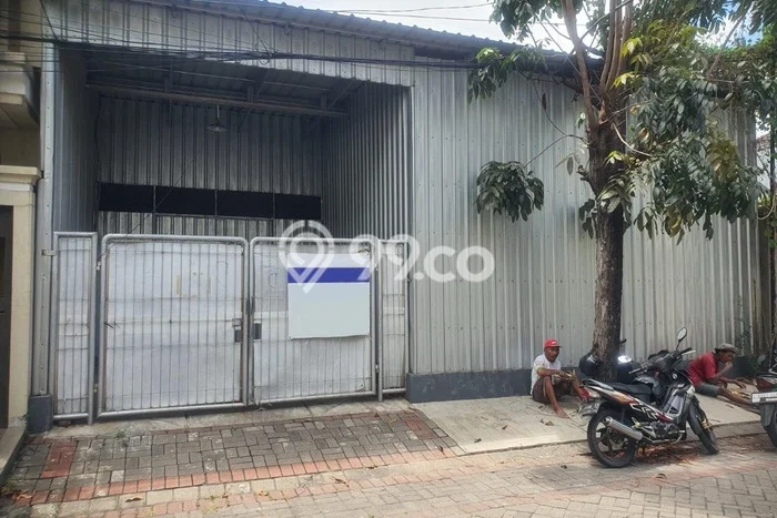 Tanah Dijual Lokasi Strategis di Surabaya dengan Luas 200m2 Tanah Dijual Lokasi Strategis di Surabaya dengan Luas 200m2