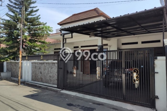 For Sale Rumah 5 Kamar Lokasi Ideal Bagus dan Strategis di Batununggal For Sale Rumah 5 Kamar Lokasi Ideal Bagus dan Strategis di Batununggal
