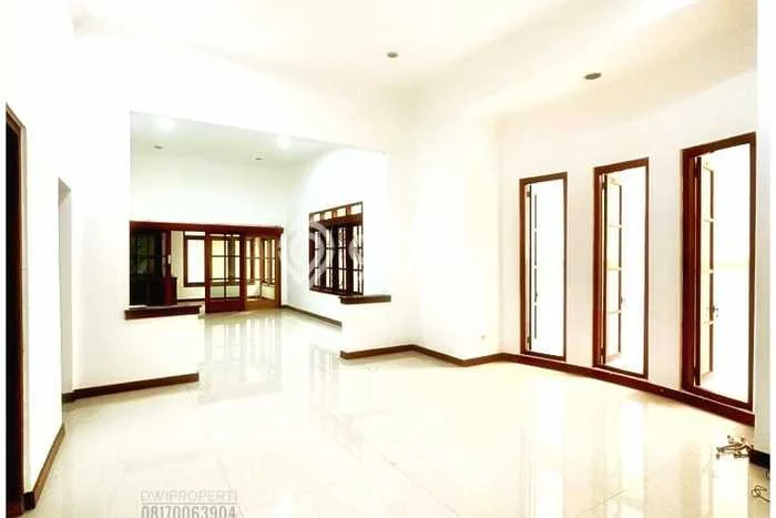 Rumah 2 Kamar Siap Huni Disewakan di Menteng Harga Kompetitif Rumah 2 Kamar Siap Huni Disewakan di Menteng Harga Kompetitif