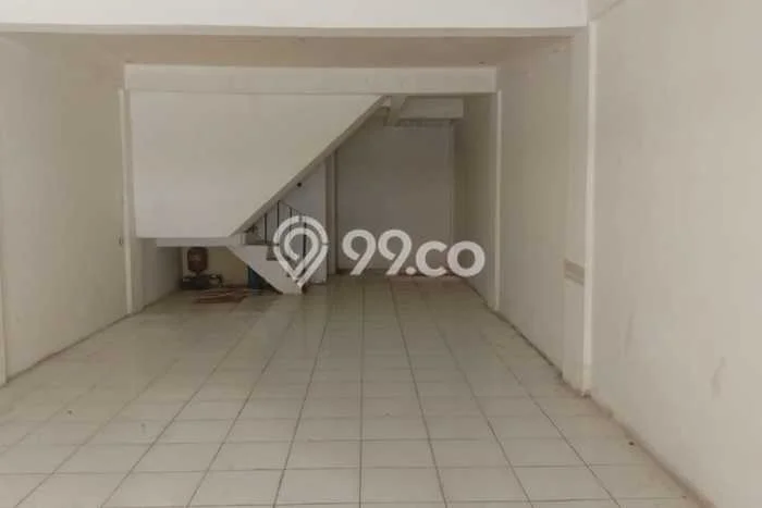 Ruko Disewa di Jakarta Barat dengan LB 230m2 Area Komersial Ramai Ruko Disewa di Jakarta Barat dengan LB 230m2 Area Komersial Ramai