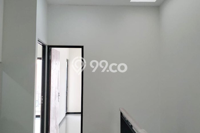 Rumah Modern Minimalis 5 Kamar Siap Huni di Semampir Rumah Modern Minimalis 5 Kamar Siap Huni di Semampir