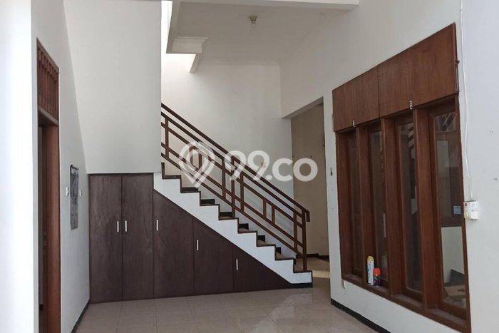 Jual Rumah Bagus Siap Huni LB 150m2 di Semampir, Surabaya Jual Rumah Bagus Siap Huni LB 150m2 di Semampir, Surabaya