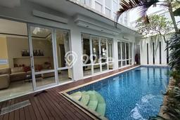 Rumah Elit LB 240m2 Siap Pakai Desain Elegan di Sentul City, Bogor Rumah Elit LB 240m2 Siap Pakai Desain Elegan di Sentul City, Bogor