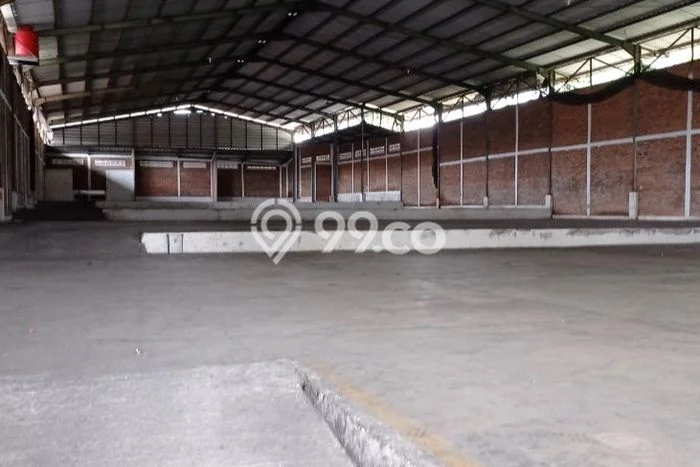 Disewakan Gudang di Kawasan Ramai Sentul City Luas 1800m2 Disewakan Gudang di Kawasan Ramai Sentul City Luas 1800m2