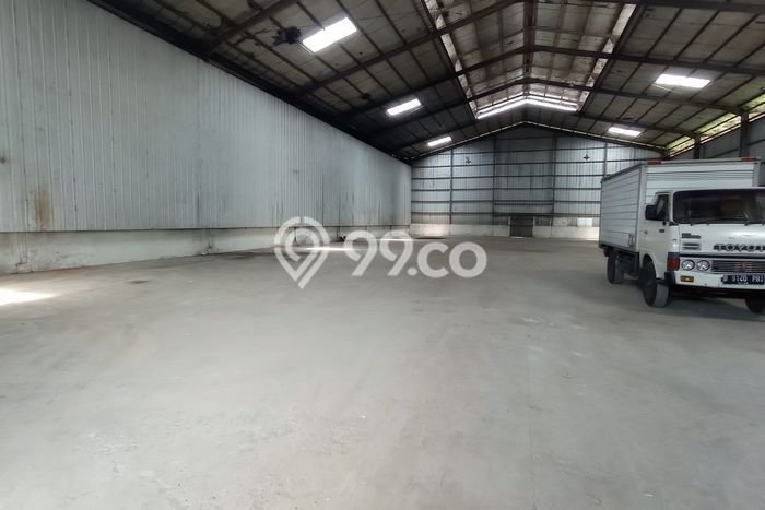 Unit Gudang Disewakan di Sentul di Area Ramai & Strategis Unit Gudang Disewakan di Sentul di Area Ramai & Strategis