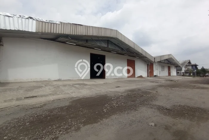 Gudang Disewakan di Area Ramai Ciracas, Jakarta Timur Gudang Disewakan di Area Ramai Ciracas, Jakarta Timur