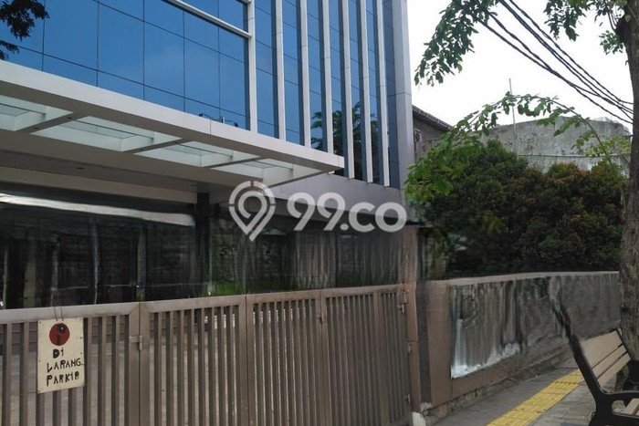 Jual Cepat Hunian Elegan Klasik di Jakarta Selatan Jual Cepat Hunian Elegan Klasik di Jakarta Selatan