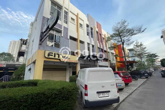 LOKASI BISNIS! Kantor Disewakan Kawasan , Luas 216m2m², Jalan Strategis LOKASI BISNIS! Kantor Disewakan Kawasan , Luas 216m2m², Jalan Strategis