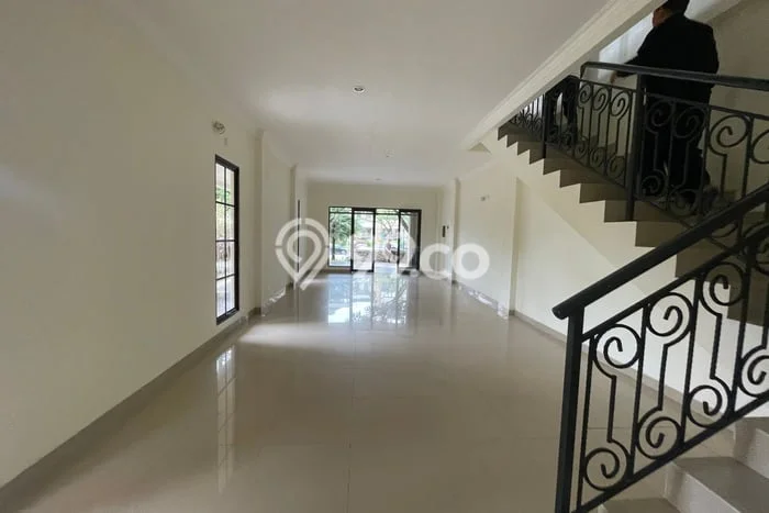 Disewakan Kantor Kawasan Strategis di , Luas 315m2m², Siap Operasi Disewakan Kantor Kawasan Strategis di , Luas 315m2m², Siap Operasi