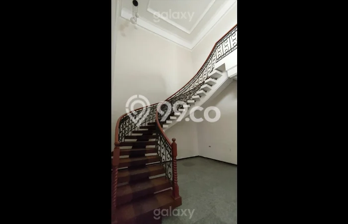 Lokasi strategis! Rumah siap pakai disewakan di Sukun LB 500m2 Lokasi strategis! Rumah siap pakai disewakan di Sukun LB 500m2