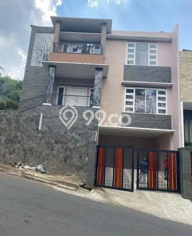 Rumah Mewah Dijual LT 236m2 di Cidadap, Bandung Rumah Mewah Dijual LT 236m2 di Cidadap, Bandung