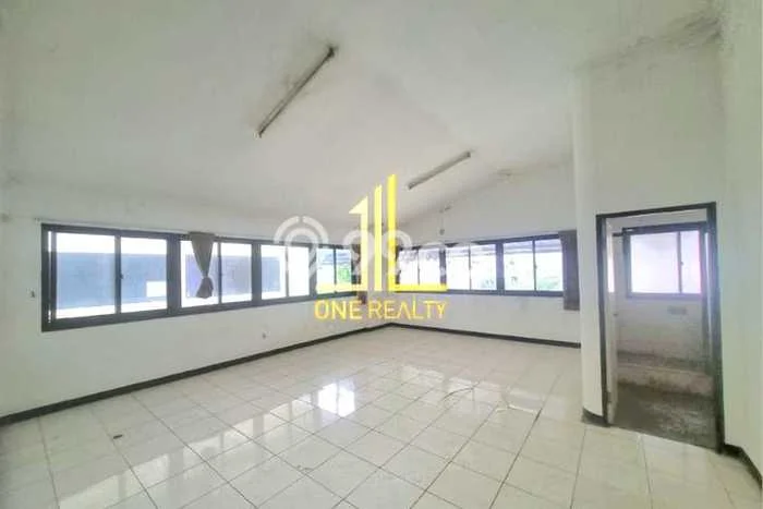 Gudang Disewa di Bandung dengan LB 1800m2 Area Komersial Ramai Gudang Disewa di Bandung dengan LB 1800m2 Area Komersial Ramai