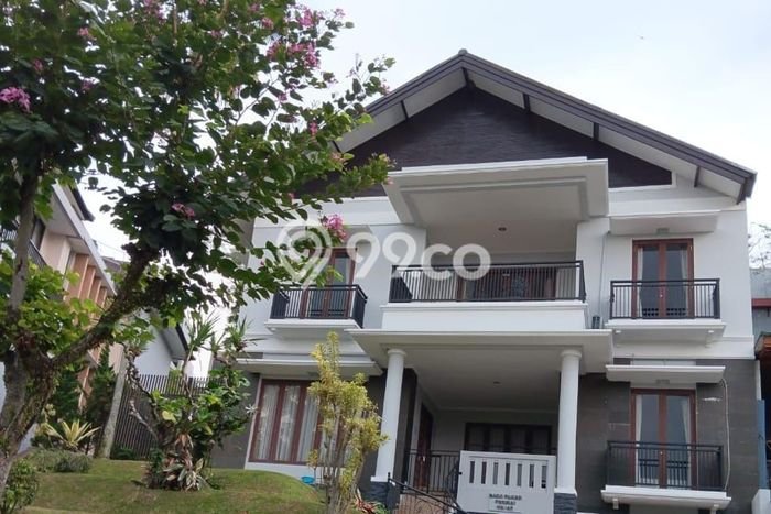 Rumah Mewah LB 250m2 Siap Huni Desain Elegan di Dago Pakar, Bandung Rumah Mewah LB 250m2 Siap Huni Desain Elegan di Dago Pakar, Bandung