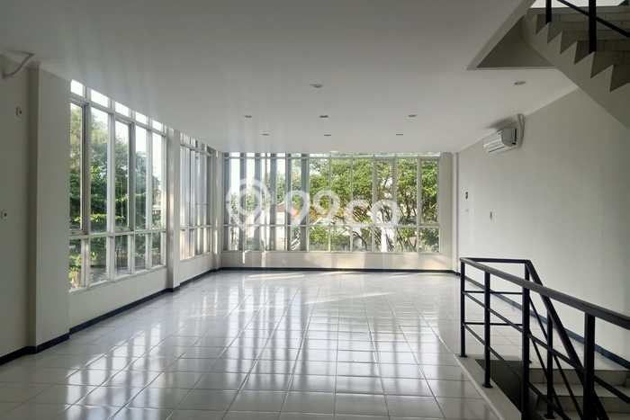 Ruko di Semarang Timur, Luas 233m², Area Bisnis, Ready Usaha Ruko di Semarang Timur, Luas 233m², Area Bisnis, Ready Usaha