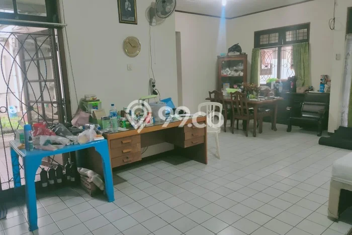 Rumah Elit LB 300m2 Siap Huni Desain Elegan di Margonda, Depok Rumah Elit LB 300m2 Siap Huni Desain Elegan di Margonda, Depok