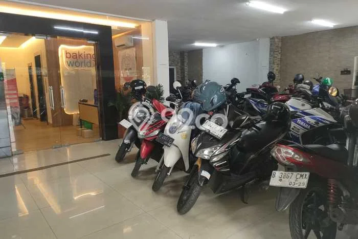LOKASI STRATEGIS! Ruko For Rent Kawasan Kebon Kacang, Luas 975m², Lokasi Usaha LOKASI STRATEGIS! Ruko For Rent Kawasan Kebon Kacang, Luas 975m², Lokasi Usaha