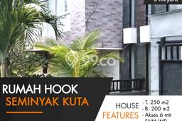 Rumah Luxury Modern Siap Huni di Seminyak Badung Rumah Luxury Modern Siap Huni di Seminyak Badung