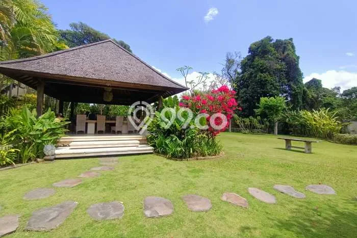 Hunian Elit LB 400m2 Siap Pakai Desain Elegan di Sanur, Denpasar Hunian Elit LB 400m2 Siap Pakai Desain Elegan di Sanur, Denpasar