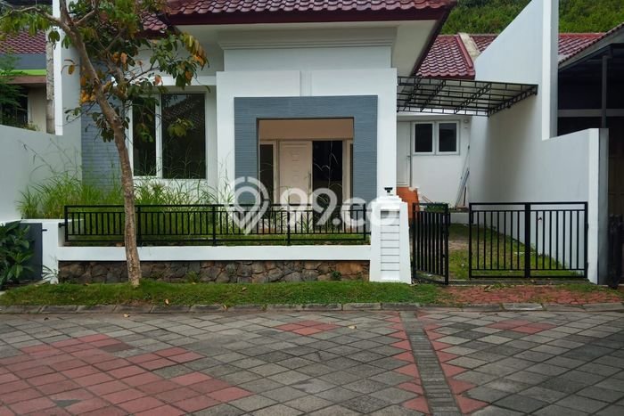 Rumah Elit Modern Siap Huni di Candi Golf Semarang Rumah Elit Modern Siap Huni di Candi Golf Semarang