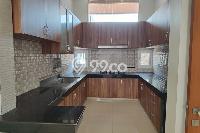Rumah sewa siap pakai 5 Kamar Tidur di Candi Golf, Semarang Rumah sewa siap pakai 5 Kamar Tidur di Candi Golf, Semarang