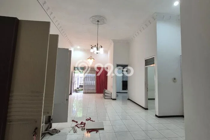 Ready to Use! Premium House LT 200m2 Desain Elegan di Dharma Husada Ready to Use! Premium House LT 200m2 Desain Elegan di Dharma Husada