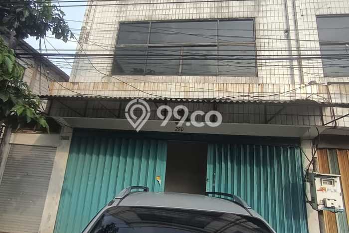 Area Ramai! Ruko Dijual di Bubutan untuk Bisnis Luas Bangunan 220m2 Area Ramai! Ruko Dijual di Bubutan untuk Bisnis Luas Bangunan 220m2