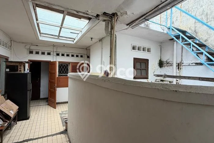 Kantor Komersial Disewakan di Kebayoran Baru Jakarta Selatan Luas 200m2 Kantor Komersial Disewakan di Kebayoran Baru Jakarta Selatan Luas 200m2