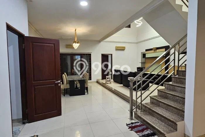 Lokasi strategis! Rumah siap pakai disewakan di Kenjeran LB 305m2 Lokasi strategis! Rumah siap pakai disewakan di Kenjeran LB 305m2