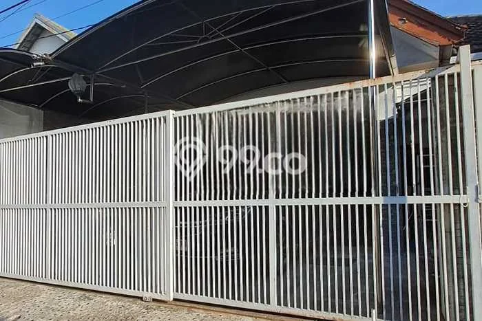 PENAWARAN EKSKLUSIF! Rumah kawasan Rungkut, 2 KM, Area Premium, Luas 170m2m² Bangunan 150m2m² PENAWARAN EKSKLUSIF! Rumah kawasan Rungkut, 2 KM, Area Premium, Luas 170m2m² Bangunan 150m2m²