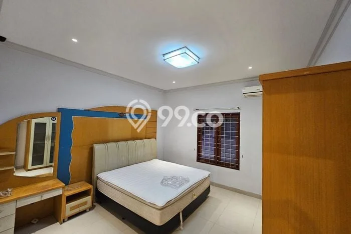 Lokasi strategis! Rumah siap pakai disewakan di Kenjeran LB 305m2 Lokasi strategis! Rumah siap pakai disewakan di Kenjeran LB 305m2