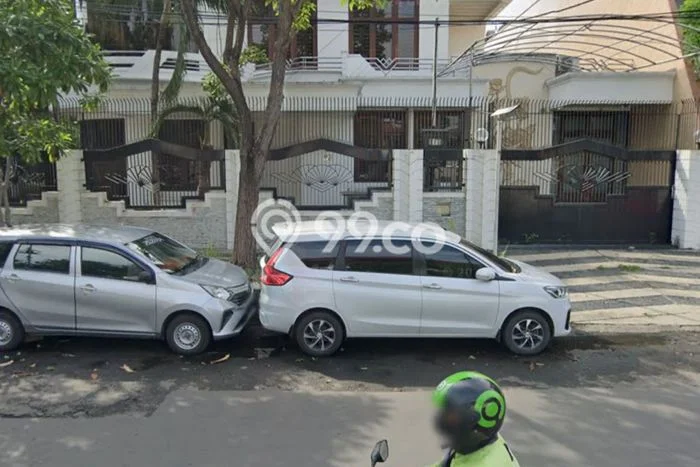 Disewakan Rumah Nyaman LT 1062m2 / LB 1061m2 di Raya Darmo, Surabaya Disewakan Rumah Nyaman LT 1062m2 / LB 1061m2 di Raya Darmo, Surabaya