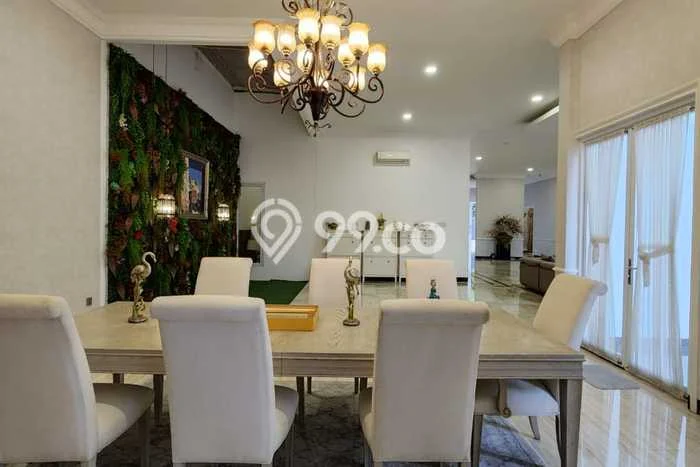 Lokasi strategis! Rumah siap huni disewakan di Menteng LB 800m2 Lokasi strategis! Rumah siap huni disewakan di Menteng LB 800m2