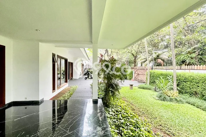 Disewakan Rumah Nyaman di Kemang LT 1045m2 / LB 600m2 Siap Huni Disewakan Rumah Nyaman di Kemang LT 1045m2 / LB 600m2 Siap Huni