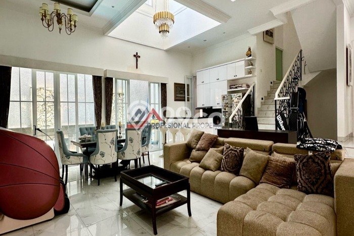 Rumah Mewah Dijual LT 200m2 di Kebayoran Baru, Jakarta Selatan Rumah Mewah Dijual LT 200m2 di Kebayoran Baru, Jakarta Selatan